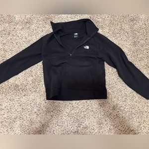 North face sweater top! Colored black!